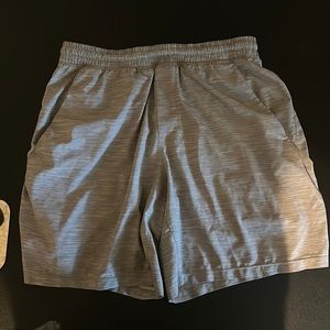 Men’s Lululemon pace breaker shorts 7”